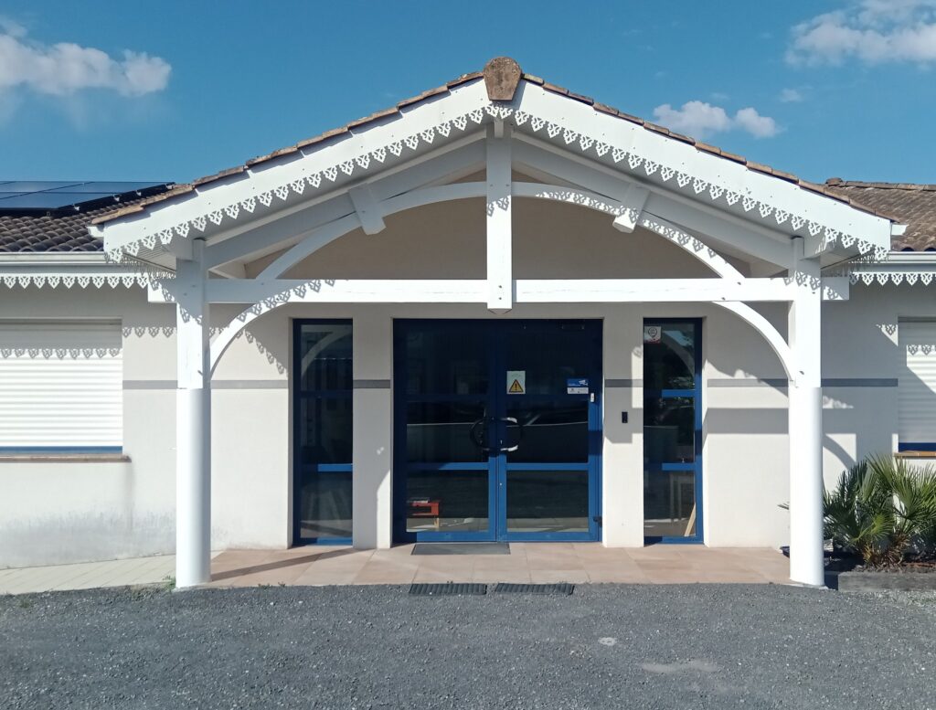 Porche extérieur avant travaux de peinture