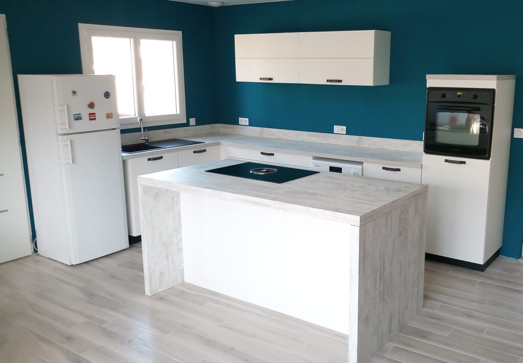 Cuisine sur mesure avec îlot central et hotte BORA – Cuisines Girondines