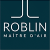 Logo Roblin Maître d'Air : Expertise et Style Logo Roblin Maître d'Air minimaliste, lettres blanches sur fond bleu sarcelle foncé, avec un motif abstrait stylisé au-dessus.